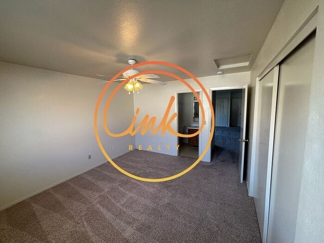 Building Photo - Charming Duplex in Quiet Dayton Neighborhood!
