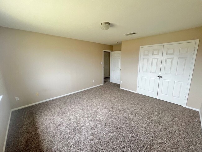 Building Photo - Beautiful 3-bedroom 2.5 bath home in Kille...