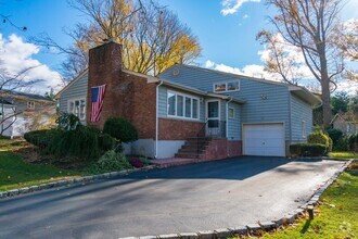 Building Photo - 19 Radcliff Dr