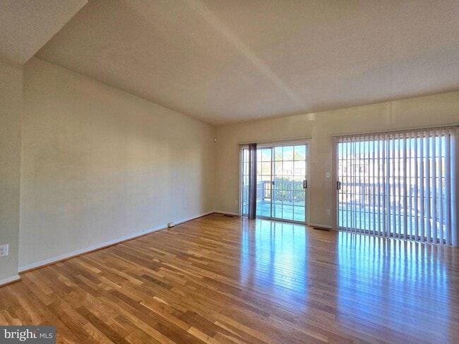 Building Photo - 3989 Hartlake St