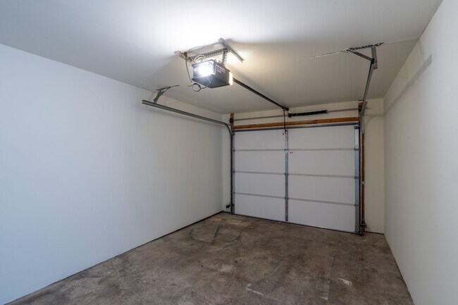 Building Photo - 3523-3525 Prescott Dr.