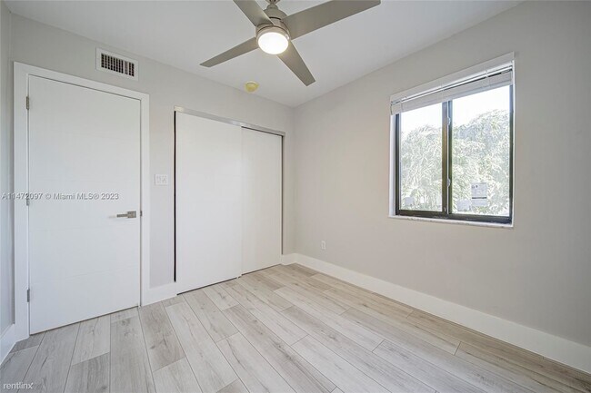 Building Photo - 3 br, 2 bath House - 1721 SW 11th Ter # 2