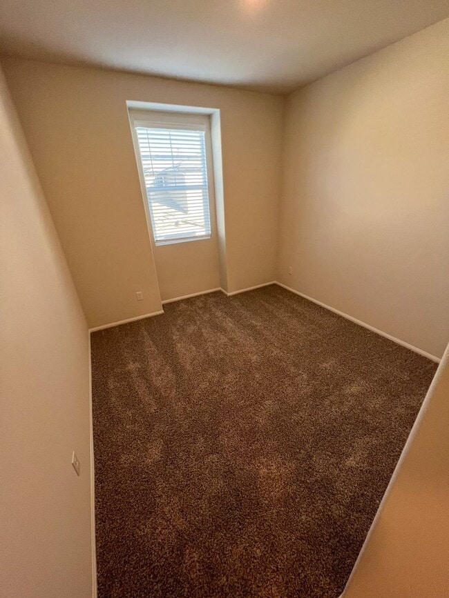 Building Photo - Brand new Condo with SOLAR for LEASE in Te...