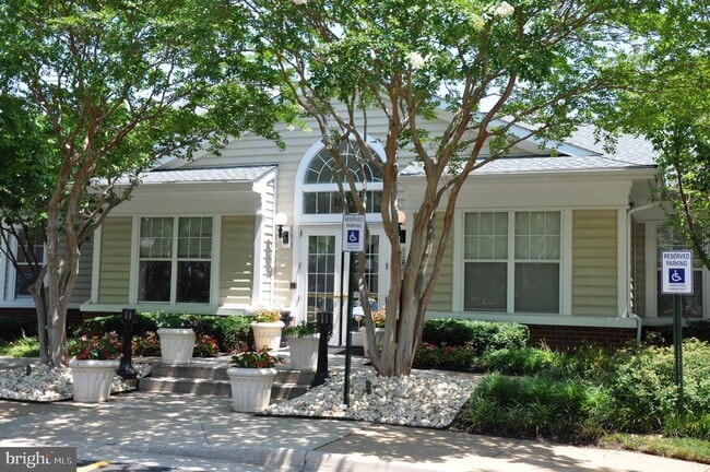 Building Photo - 1625 International Dr
