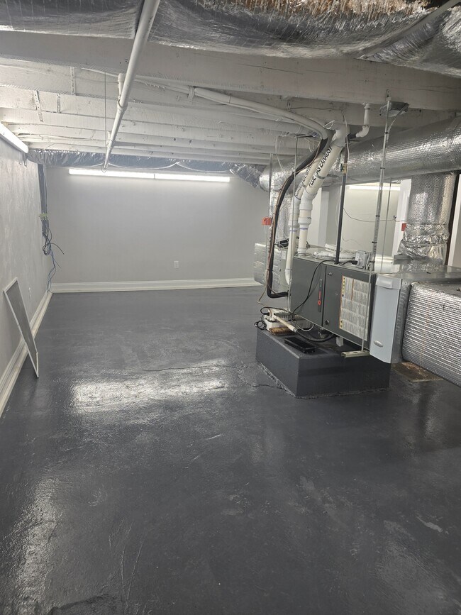 Building Photo - 35 Phillips Ave