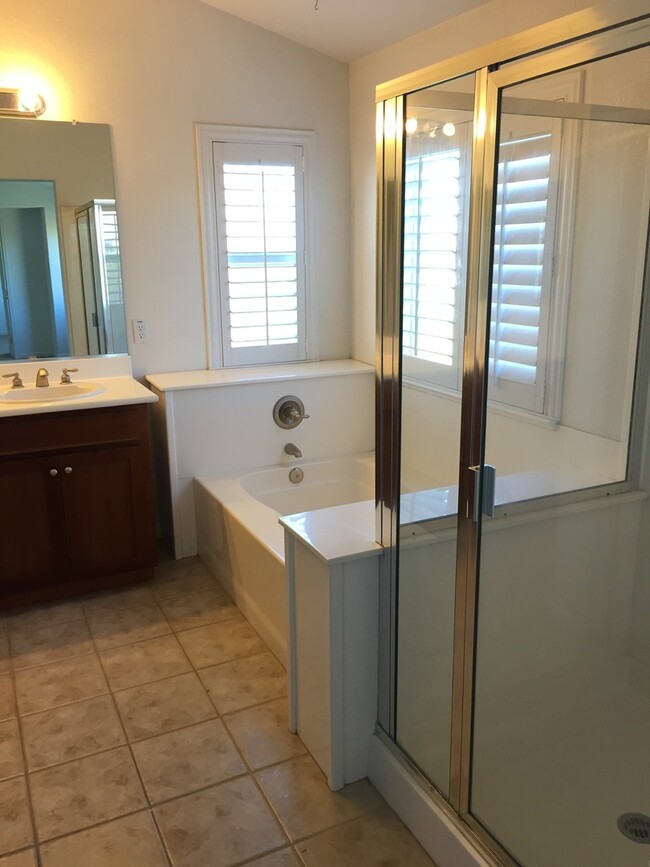 Building Photo - 4 Bed, 3.5 Bath Antioch Home with Loft