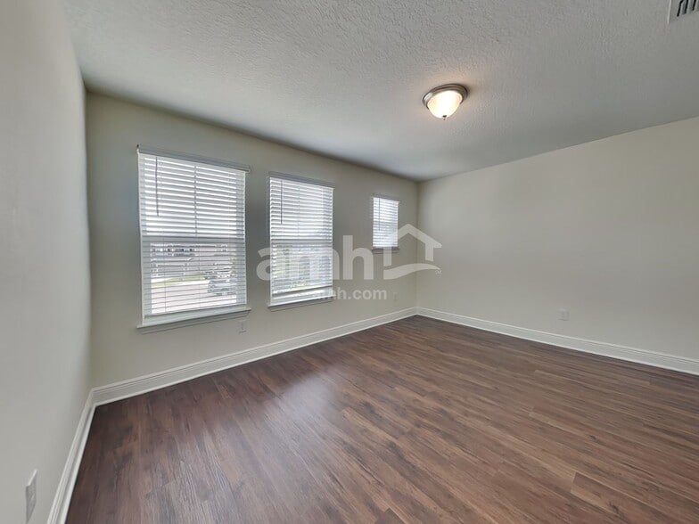 Building Photo - 20219 Calla Lily Dr