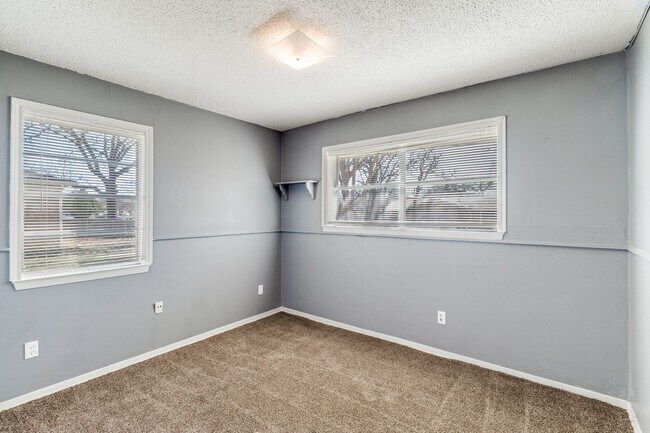 Building Photo - Spacious 4 Bed, 2 Bath Single-Story Gem in Dallas' Pleasant Grove – Move-In Ready and Available Now!