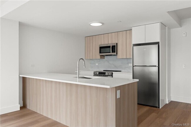 Building Photo - Ten Lyon Pl