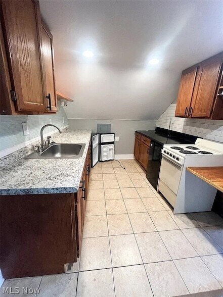 Building Photo - 1304 W 64th St