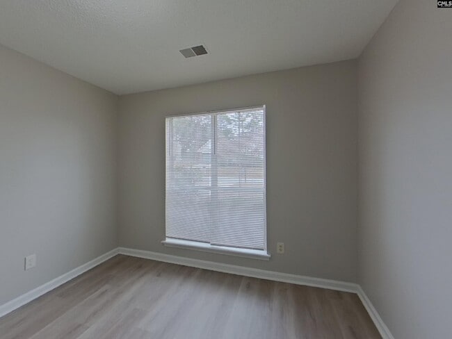 Building Photo - 121 Green Rose Rd