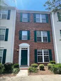 Building Photo - Blakeney Greens 3 bedrooms and 4 full bath...