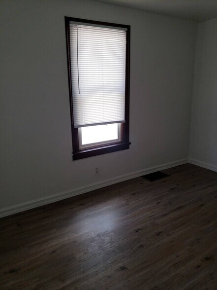 Building Photo - 1120 NE Shaw St