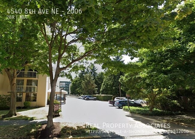 Building Photo - 4540 8th Ave NE