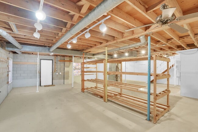 Building Photo - NOT YOUR AVERAGE 4 BEDROOM HOUSE!