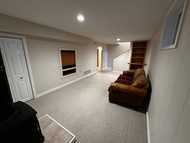 Building Photo - 4 Bed, 3 Bath Home in Hailey, Idaho with Beautiful Mountain Views