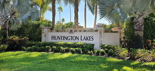 Building Photo - 14475 Strathmore Ln