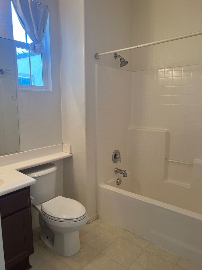 Building Photo - Wonderful Eastlake Townhome, 3 bedroom, 2.5 bath home, 2 car garage!