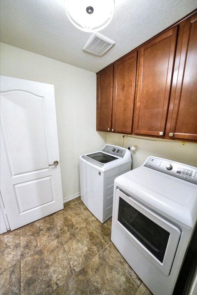 Building Photo - Charming 3-Bedroom Home in Meadows of Copp...