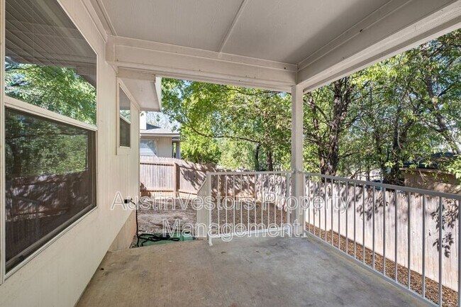 Building Photo - 808 Flatters Way