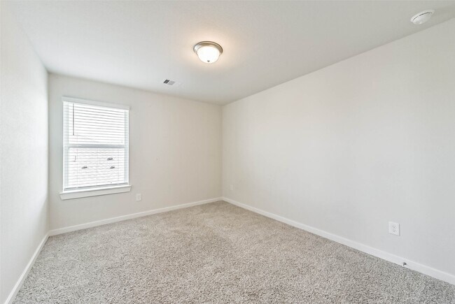 Building Photo - 8515 Lake Groove Ln