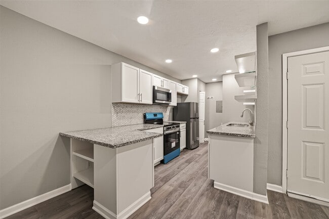 Building Photo - 7600 Emmett F Lowry Expy