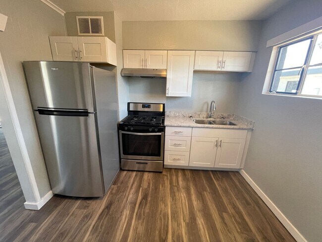 Building Photo - MOVE IN SPECIAL-500.00 OFF 1ST MONTHS RENT...