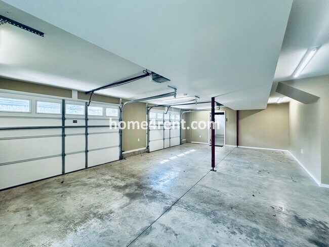 Building Photo - Charming Home Near Country Club Plaza w/ Gorgeous Updates, Wood Floors and a Two Car Garage!