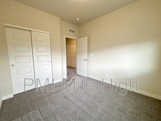Building Photo - 2029 W 67th Pl