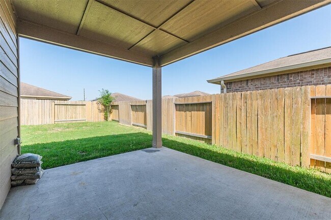Building Photo - 5114 Harbor Palm Dr
