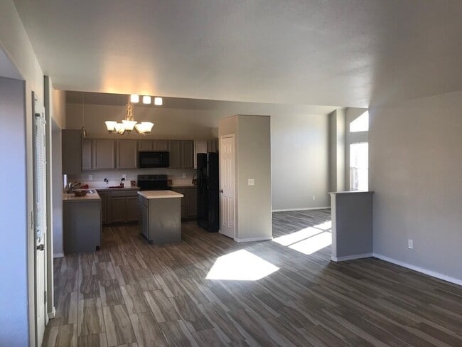 Building Photo - 716 Harvest Field Way