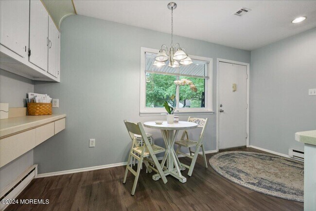 Building Photo - 173 Amberly Dr
