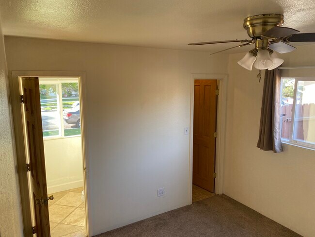 Building Photo - 1051 Osage Dr