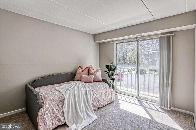 Building Photo - 3322 Hewitt Ave