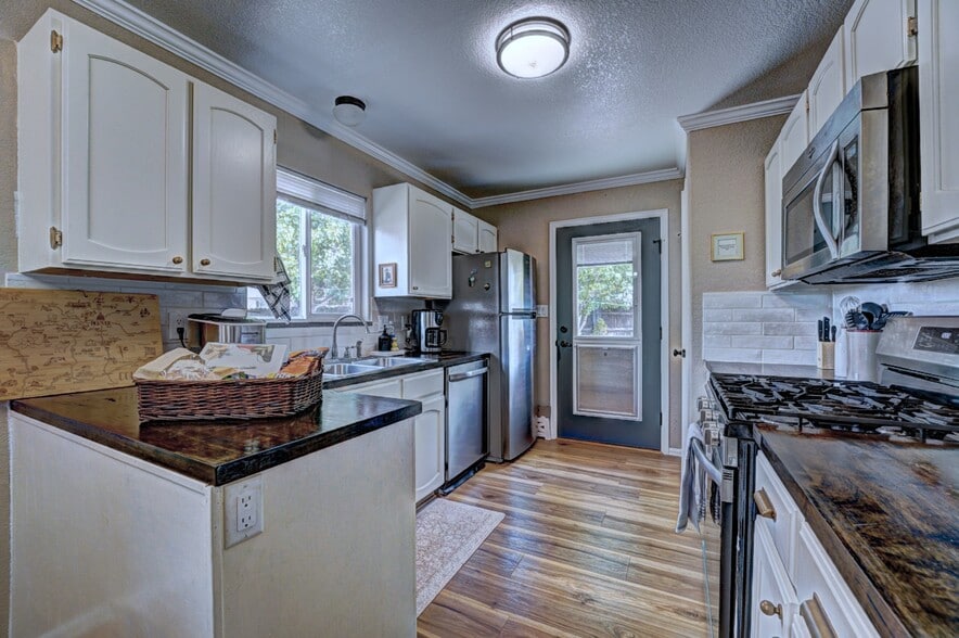 Building Photo - 1000 Red Bud Ct