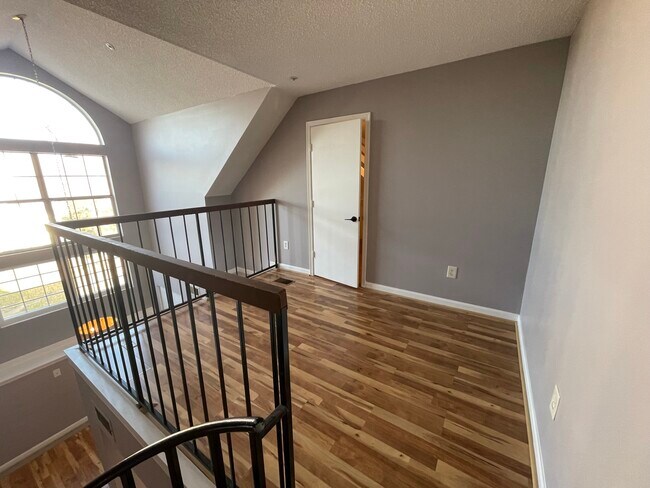 Building Photo - 10421 Beacon Ridge Dr