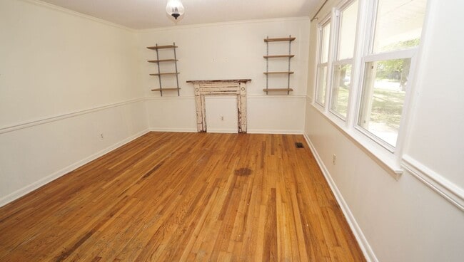 Building Photo - 1008 Hendricks Ave