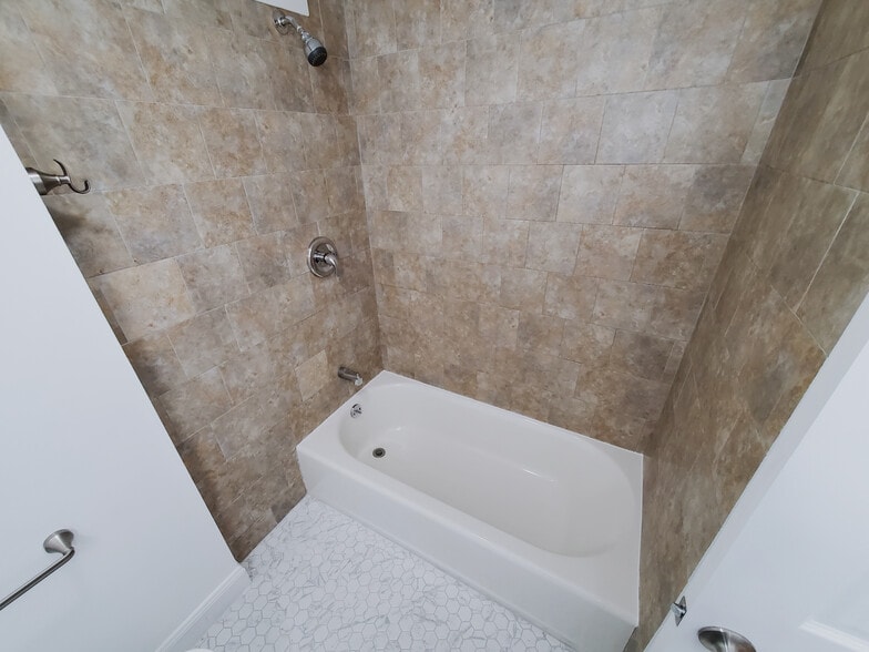 2nd Floor Bathroom - 86 Wakefield Cir