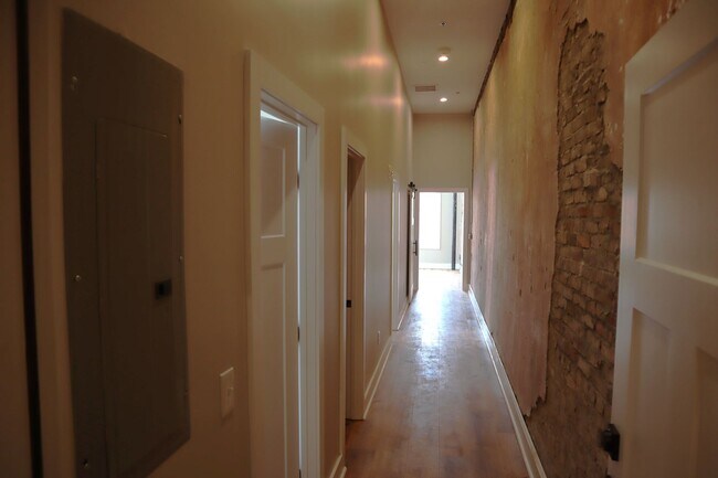 Building Photo - 128 N Water Ave