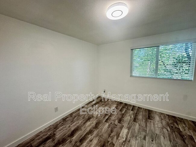 Building Photo - 1701 Sturgus Ave S