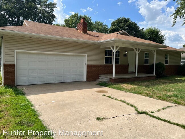 Primary Photo - 3 br, 2 bath House - 107 Grand Prairie Drive