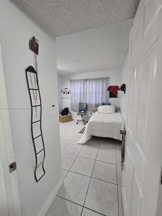 Building Photo - 15620 SW 80th St