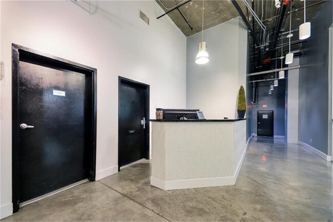 Building Photo - 2000 Bagby St