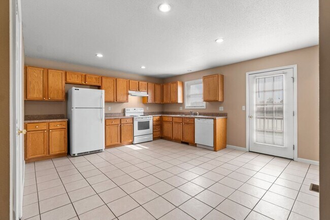 Building Photo - Comanche 178/180