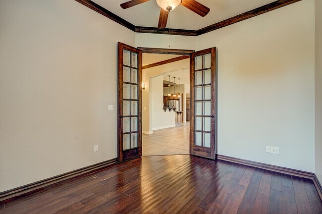 Building Photo - Stunning 3 Bedroom Home with Fireplace, Community Amenities & Open Floor Plan