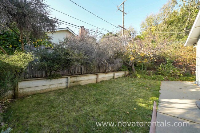 Building Photo - 2450 Center Rd