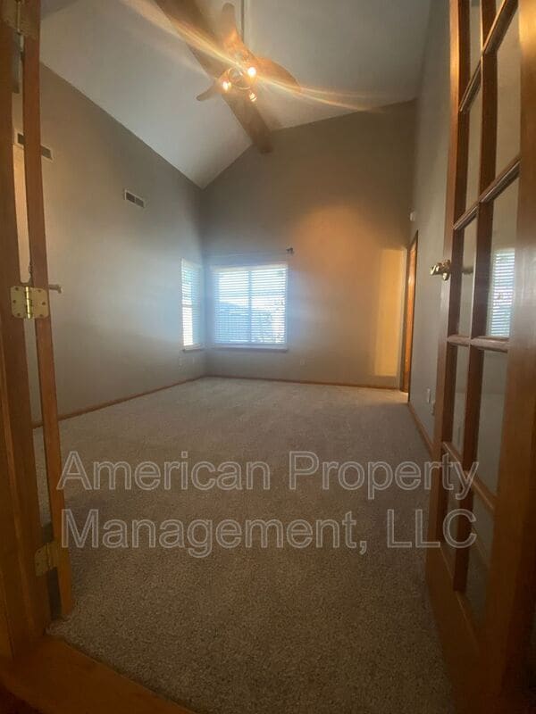 Building Photo - 4729 S Ironwood Ave