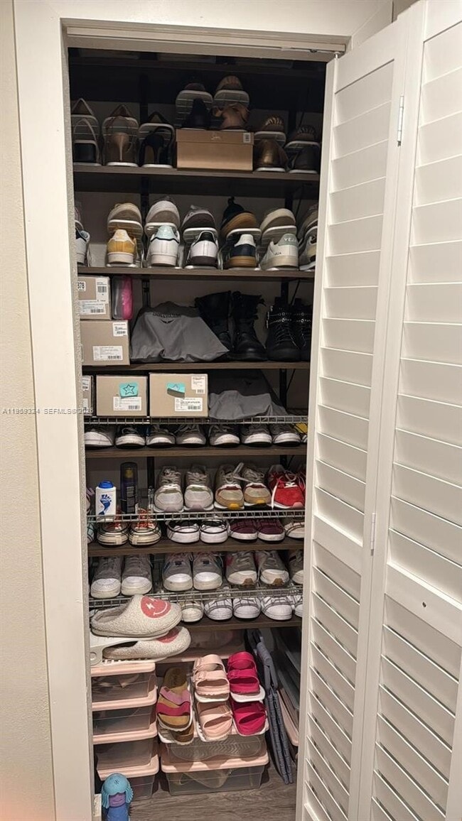 Building Photo - 3538 SW 17th St