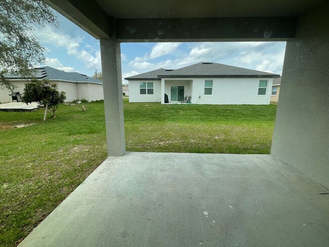 Building Photo - 4 Bedroom  2 Bathroom In Poinciana