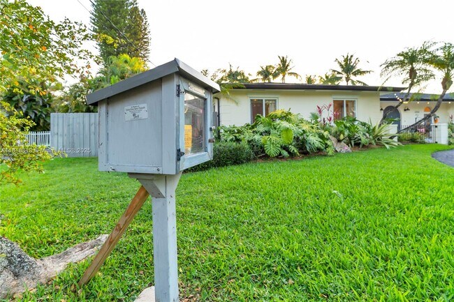 Building Photo - 12600 SW 70th Ave